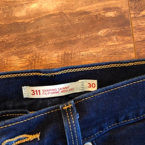 Women’s Levi’s jeans - Picture 3 of 3